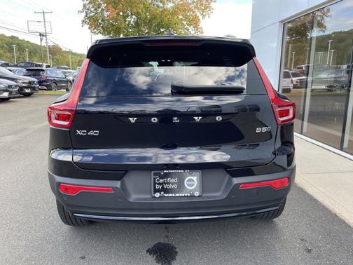 2025 Volvo XC40 Plus Dark Theme