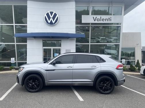 Pyrite Silver Metallic 2022 Volkswagen Atlas Cross Sport 2.0T SEL R-Line Black