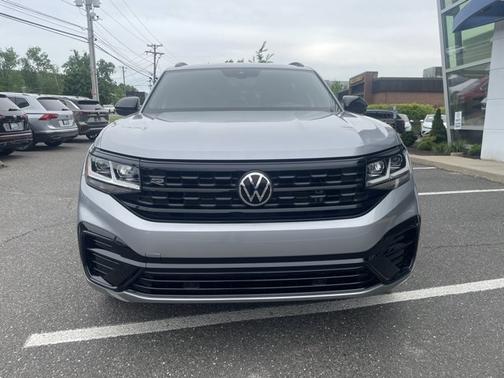 Pyrite Silver Metallic 2022 Volkswagen Atlas Cross Sport 2.0T SEL R-Line Black
