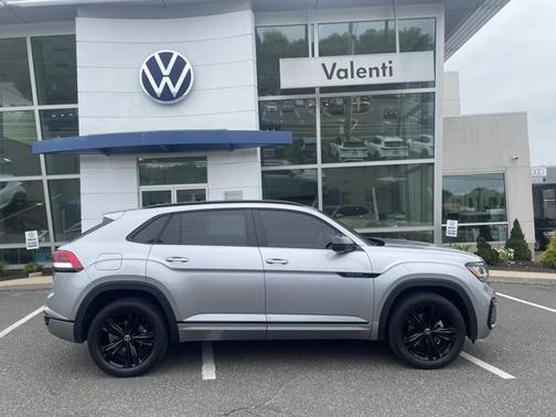 Pyrite Silver Metallic 2022 Volkswagen Atlas Cross Sport 2.0T SEL R-Line Black