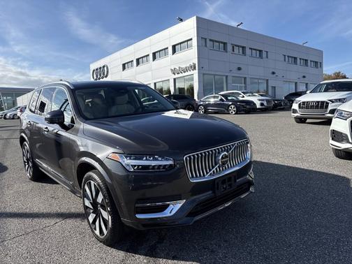2024 Volvo XC90 Recharge Plug-In Hybrid Plus Bright Theme