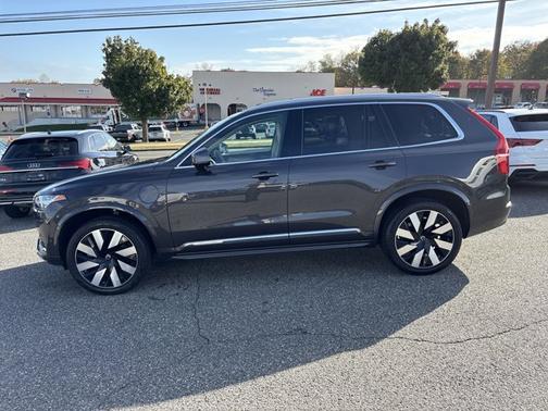 2024 Volvo XC90 Recharge Plug-In Hybrid Plus Bright Theme