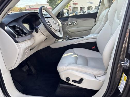 2024 Volvo XC90 Recharge Plug-In Hybrid Plus Bright Theme