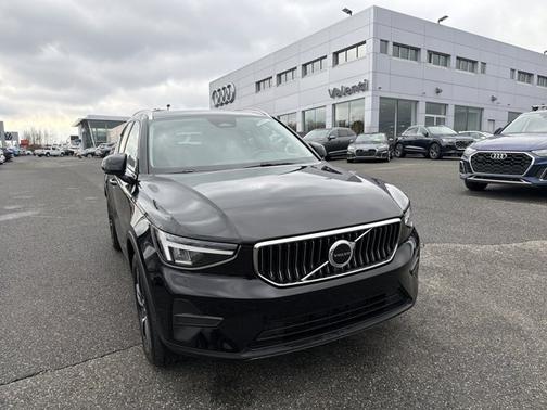 2025 Volvo XC40 Core Bright Theme