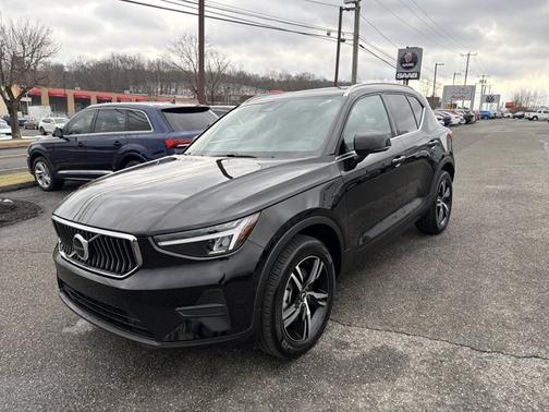 2025 Volvo XC40 Core Bright Theme