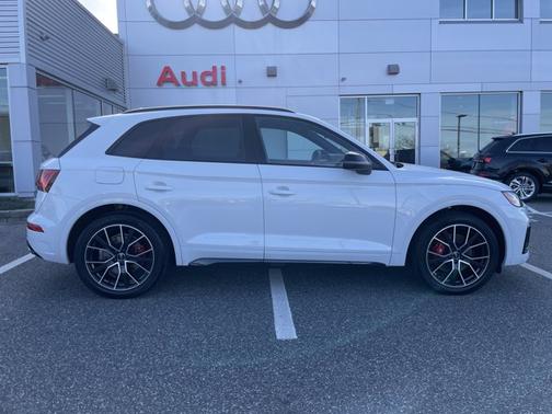 Photo 3 of 32 of 2021 Audi SQ5 Premium Plus