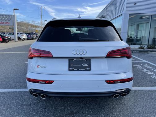 Photo 5 of 32 of 2021 Audi SQ5 Premium Plus