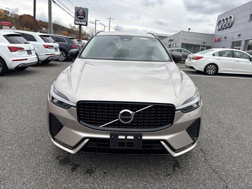 2025 Volvo XC60 Core