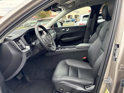 2025 Volvo XC60 Core