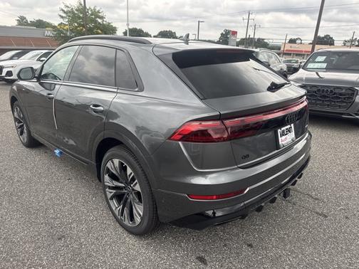 Daytona Gray Pearl Effect 2026 Audi Q8 Premium Plus