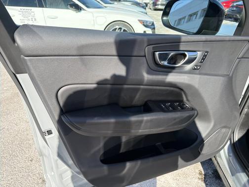 2025 Volvo XC60 Plus