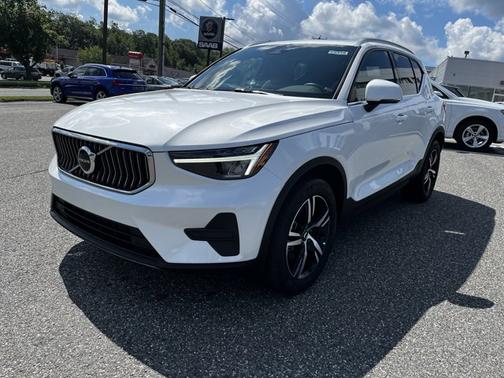 2025 Volvo XC40 Core Bright Theme