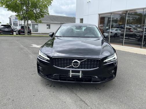 2025 Volvo S60 Plus