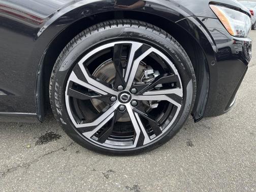 2025 Volvo S60 Plus