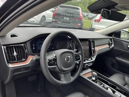2025 Volvo S60 Plus