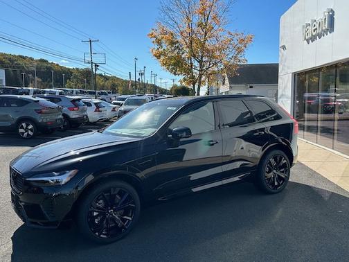 2025 Volvo XC60 Plug-In Hybrid Ultra Black Edition