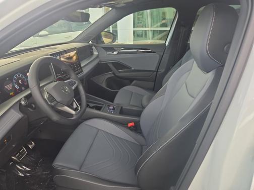2025 Volkswagen Tiguan SE R-Line Black