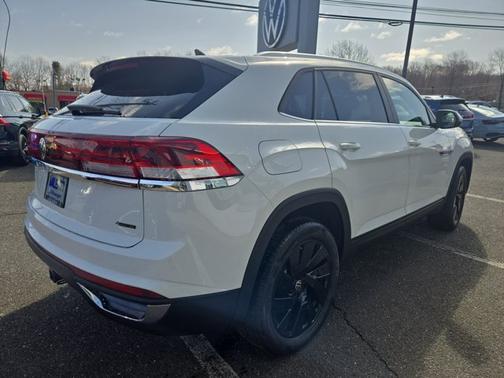 2025 Volkswagen Atlas Cross Sport 2.0T SE w/Technology