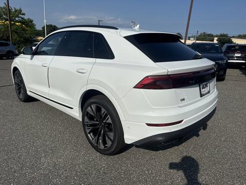 2025 Audi Q8 Premium Plus