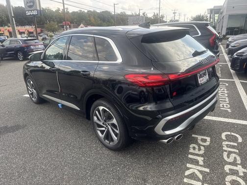 Mythos Black Metallic 2026 Audi SQ5 Prestige
