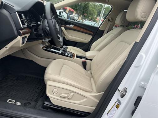 2023 Audi Q5 S line Premium