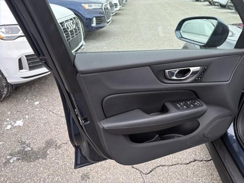 2025 Volvo V60 Cross Country Plus