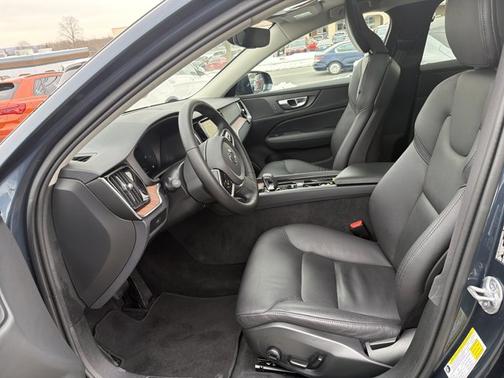 2025 Volvo V60 Cross Country Plus