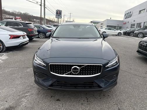 2025 Volvo V60 Cross Country Plus
