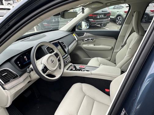 2025 Volvo XC90 Plus