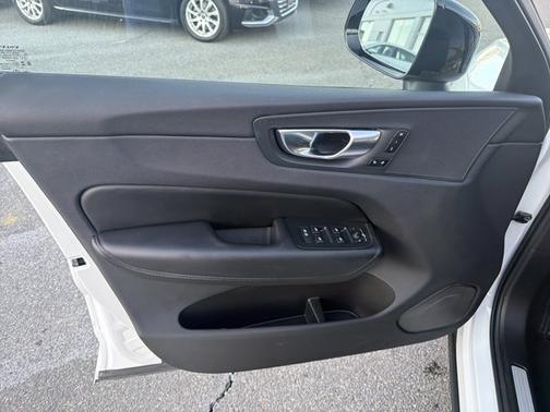 2025 Volvo XC60 Plus