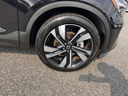 2025 Volvo XC40 Plus Dark Theme