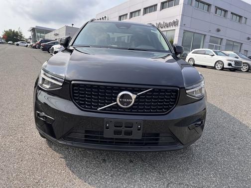 2025 Volvo XC40 Plus Dark Theme