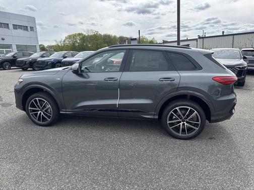 Daytona Gray Metallic 2026 Audi Q5 Premium Plus