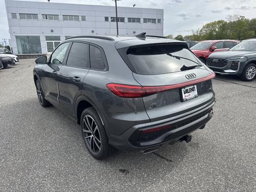 Daytona Gray Metallic 2026 Audi Q5 Premium Plus