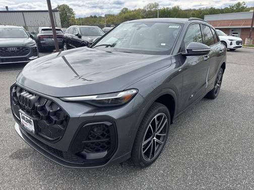 Daytona Gray Metallic 2026 Audi Q5 Premium Plus