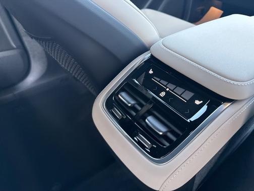 2026 Volvo XC90 Plus