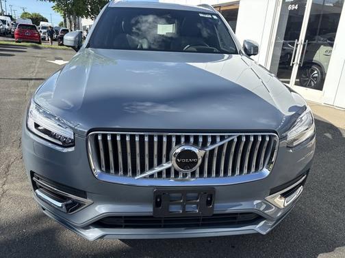 2025 Volvo XC40 Plus Dark Theme