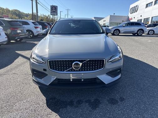 2025 Volvo V60 Cross Country Plus