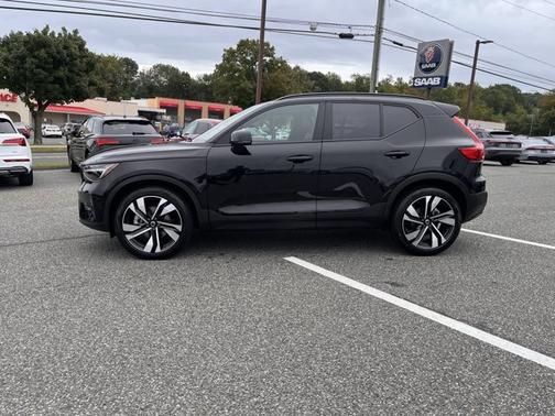 2025 Volvo XC40 Plus Dark Theme