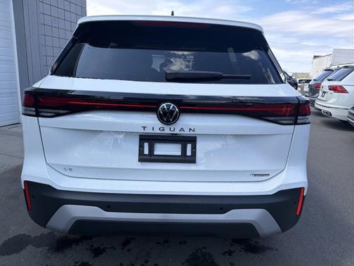Pure White 2026 Volkswagen Tiguan SE