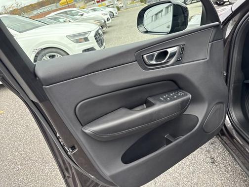 2025 Volvo XC60 Plus