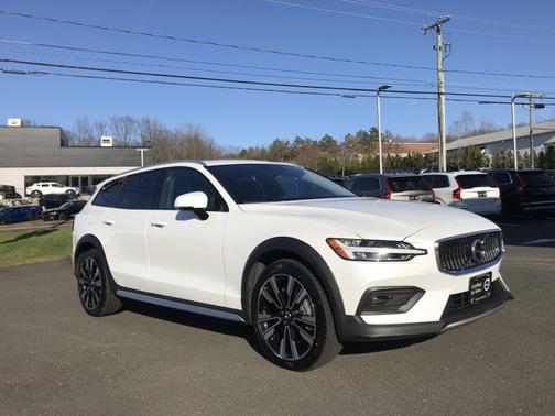 Photo 1 of 32 of 2021 Volvo V60 Cross Country 4DR AWD T5