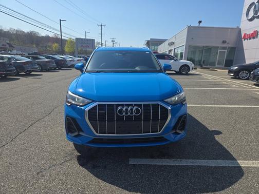 2022 Audi Q3 S line Premium