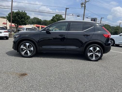 2025 Volvo XC40 Plus Bright Theme