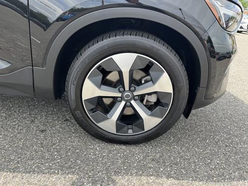 2025 Volvo XC40 Plus Bright Theme