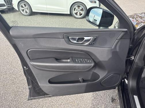 2025 Volvo XC60 Plus