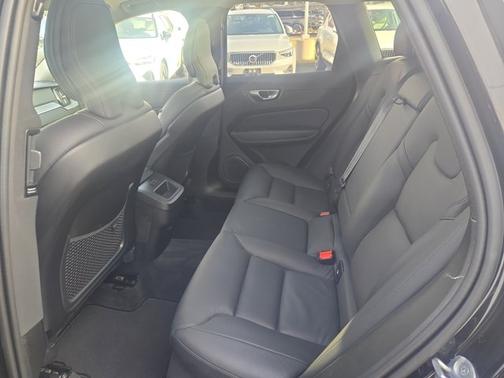 2025 Volvo XC60 Plus