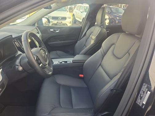 2025 Volvo XC60 Plus