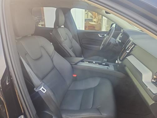 2025 Volvo XC60 Plus