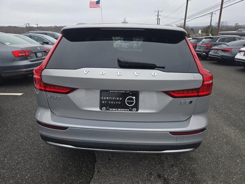 2025 Volvo V60 Cross Country Plus